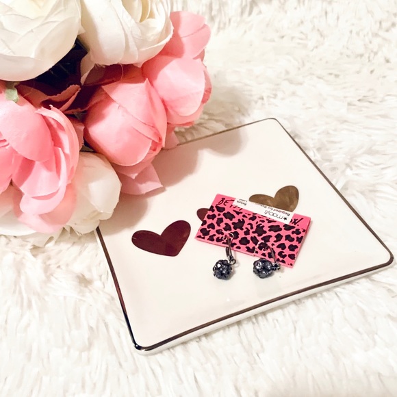 NWT Betsey Johnson earrings - Picture 5 of 5